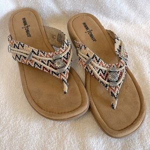 Minnetonka flip flops 9